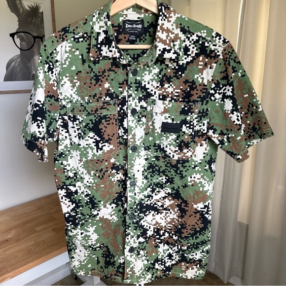 Dogg Supply By Snoop Dogg Mens Small Digital Camo Short Sleeve Button Up Shirt - Picture 2 of 9